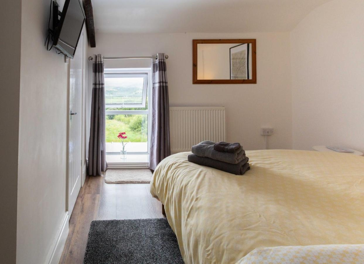 Cwtch Farm Bed & Breakfast Ystalyfera Екстер'єр фото
